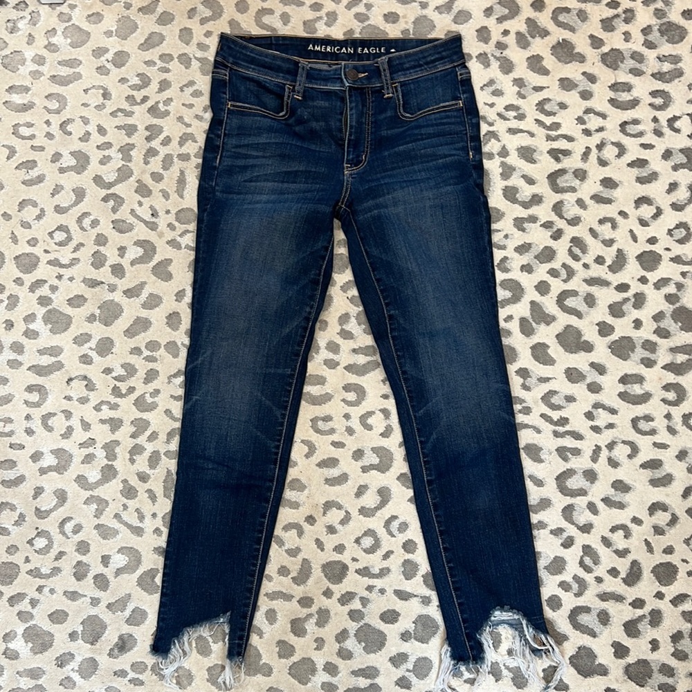 American Eagle size 6 blue skinny jeans with distressed ankle